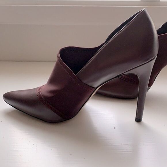 BCBGeneration sz 8 Plum Hayden Slip On Soft Neo Ankle Booties Pointy Toe Pointed - Picture 4 of 10